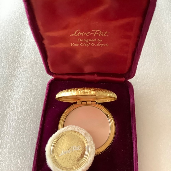 Vintage Revlon Love Pat  Compact & Puff Velvet Case Never Used Van Cleef Arpels - Picture 8 of 8